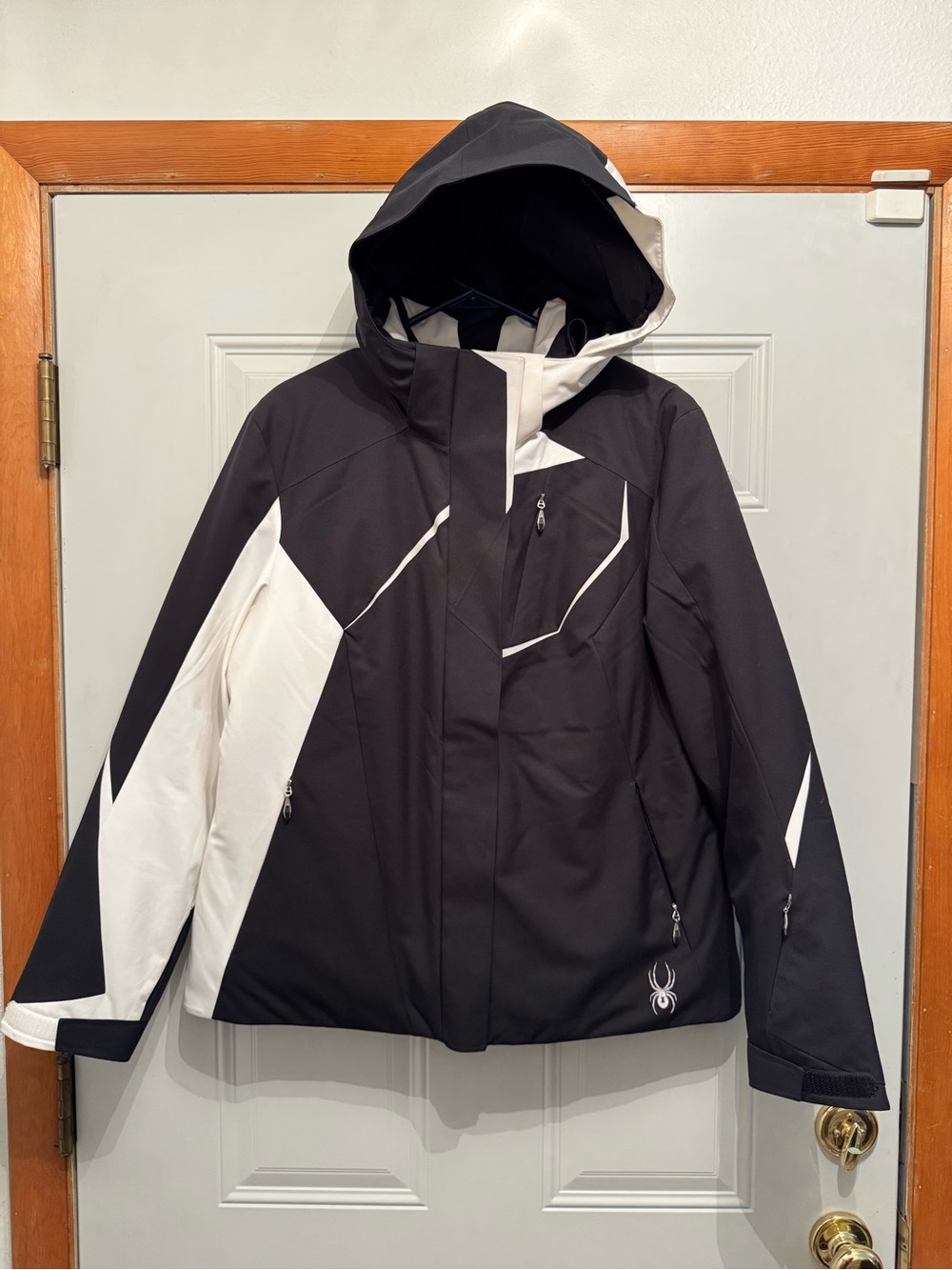 Spyder Women's insulated waterproof Black and White Ski Jacket size 14